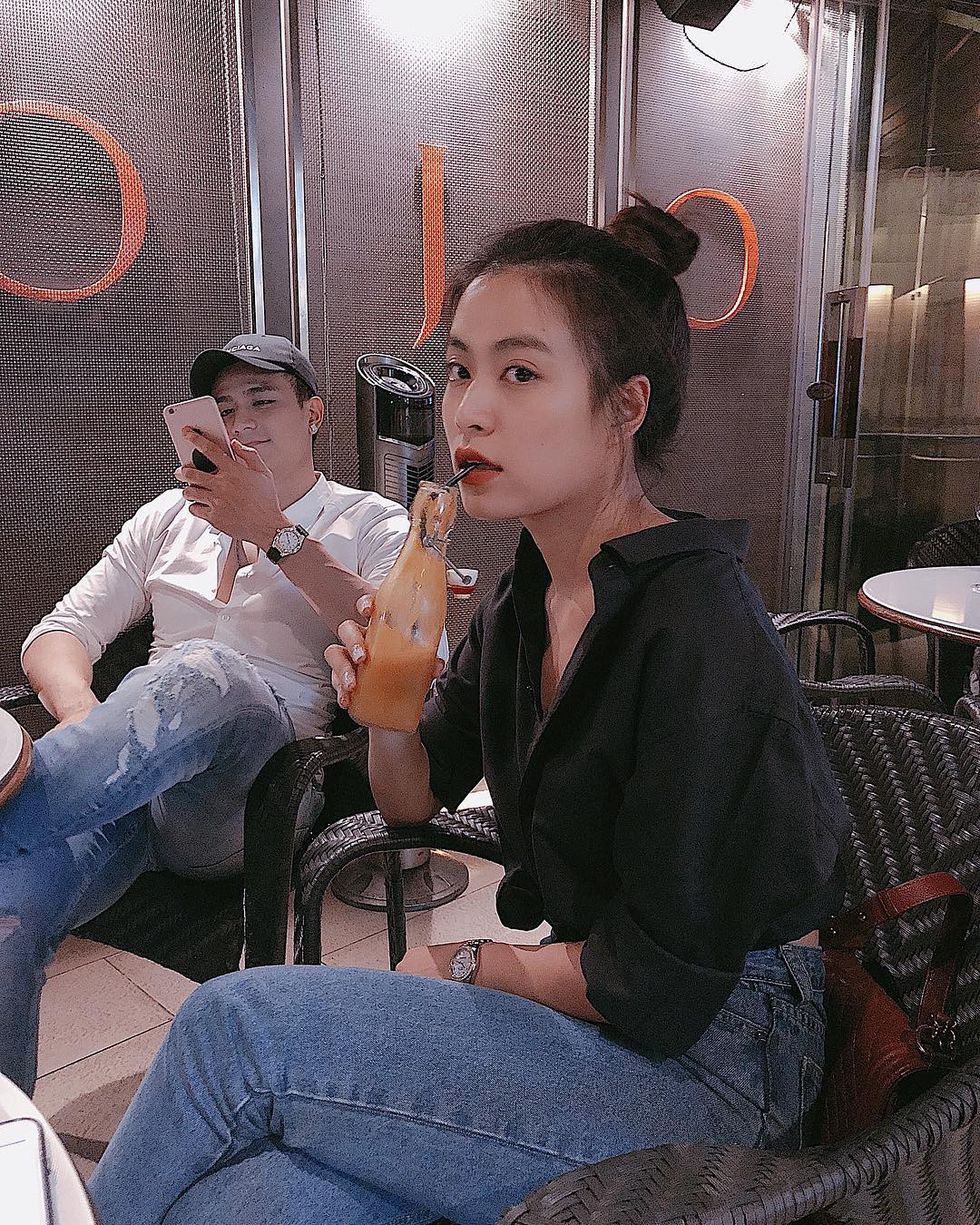 Lâu lắm rồi, Hoàng Thùy Linh mới công khai đăng ảnh bên Vĩnh Thụy như thế này