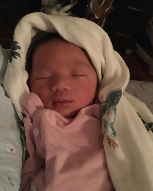 Nhật ký đi đẻ của hot girl Tú Linh: Chờ mãi con không chịu ra, chưa bao giờ mất bình tĩnh như thế trong cuộc đời