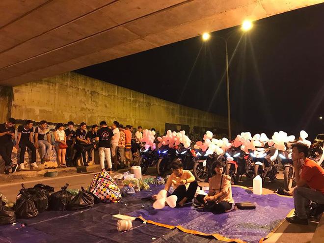 Sự thật phía sau bức ảnh nhóm phượt thủ mở tiệc đứng giữa hầm đường bộ khiến MXH bức xúc