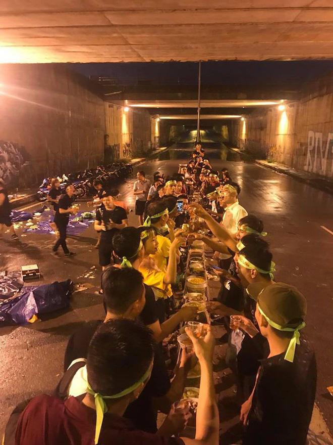 Sự thật phía sau bức ảnh nhóm phượt thủ mở tiệc đứng giữa hầm đường bộ khiến MXH bức xúc