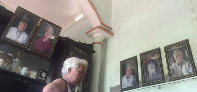 Bác trung niên hằng ngày tự chụp ảnh bằng điện thoại rồi phóng to treo khắp nhà bất ngờ nổi tiếng trên MXH
