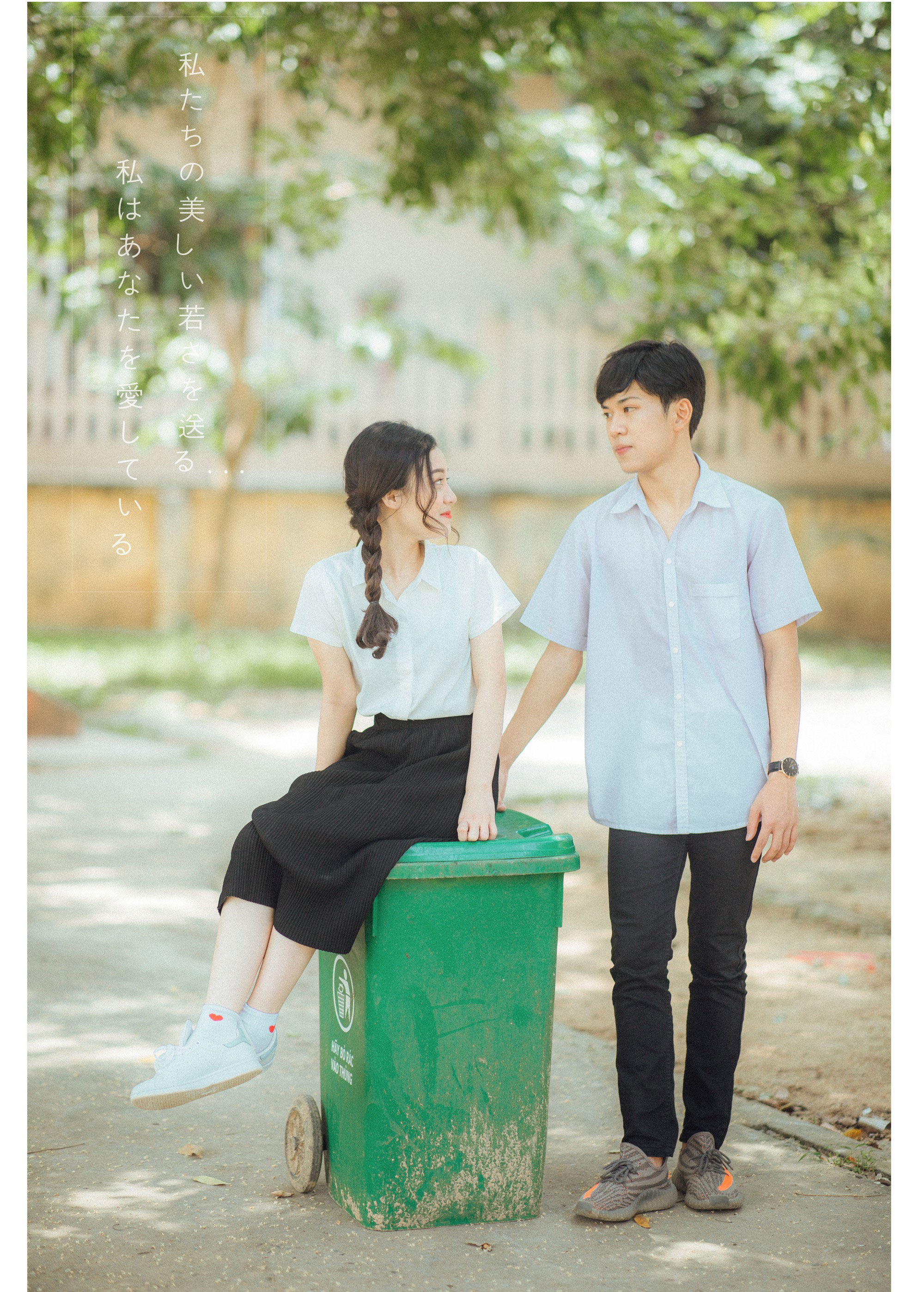 Bộ ảnh dắt em qua thanh xuân của đôi bạn học sinh giỏi: 17 tuổi, em đến bên tôi như định mệnh Bộ ảnh dắt em qua thanh xuân của đôi bạn học sinh giỏi: 17 tuổi, em đến bên tôi như định mệnh