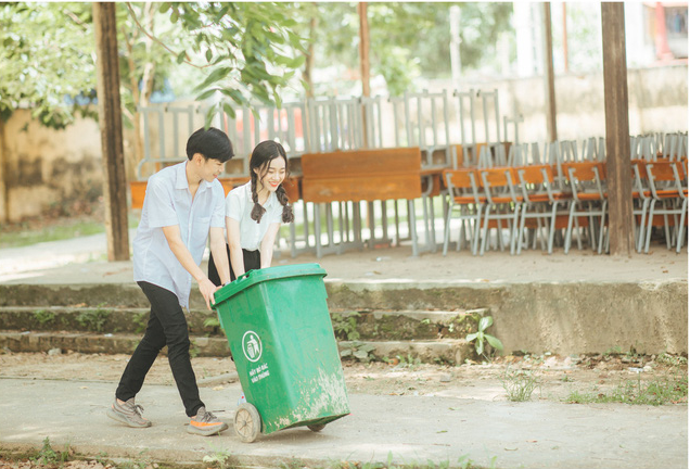 Bộ ảnh dắt em qua thanh xuân của đôi bạn học sinh giỏi: 17 tuổi, em đến bên tôi như định mệnh Bộ ảnh dắt em qua thanh xuân của đôi bạn học sinh giỏi: 17 tuổi, em đến bên tôi như định mệnh