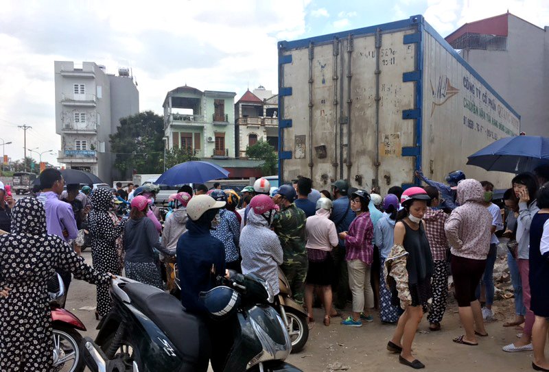 Hà Nội: Xếp hàng giữa trưa nắng tranh mua 17 tấn sầu riêng ế