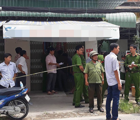 Vợ chồng giáo viên chết trong tình trạng không mặc quần áo Vợ chồng giáo viên chết trong tình trạng không mặc quần áo