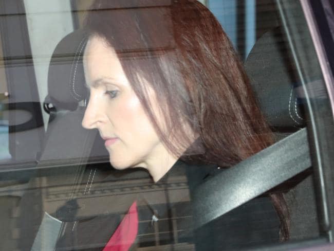 Gã chồng hiểm độc năm lần bảy lượt lập mưu giết vợ, chẳng ai ngờ được đây lại là phản ứng của cô sau tất cả mọi chuyện