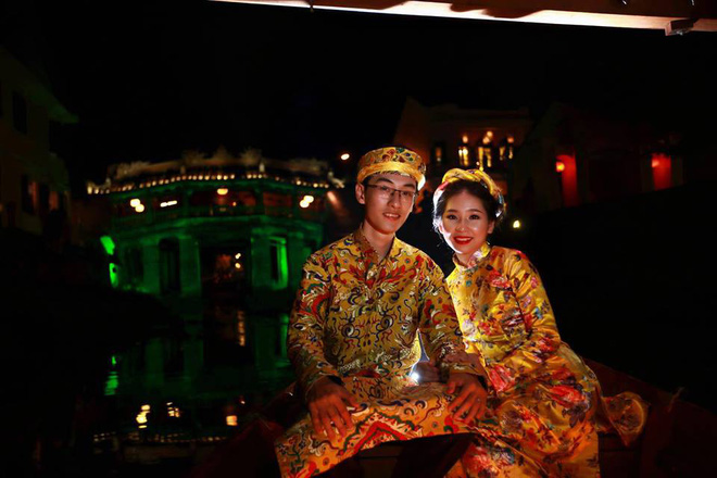 Chuyện tình học trò chinh chiến 10 năm nóng bỏng MXH, chàng chiến đấu với 5/7 anh bạn thân để cưa đổ nàng