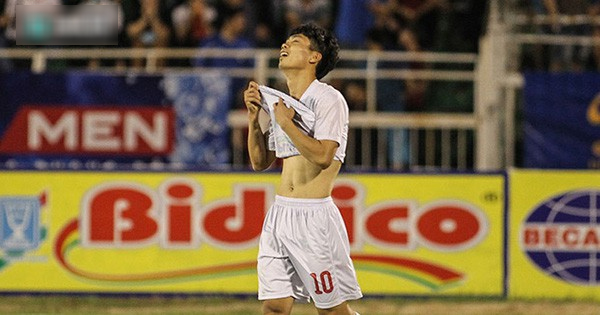 Cạm bẫy rình rập Công Phượng ẩn sau lời đường mật của Quế Ngọc Hải