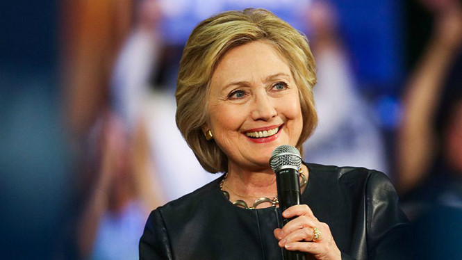 Bà Hillary Clinton nói muốn làm lãnh đạo Facebook