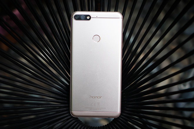 Face Unlock trên Honor 7C có thể nhận dạng 1.024 điểm của khuôn mặt