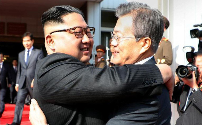 Tổng thống Moon Jae-in đã gặp lãnh đạo Triều Tiên Kim Jong-un lần 2 tại Bàn Môn Điếm