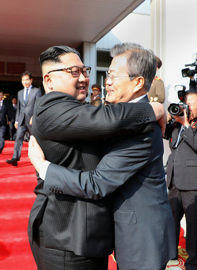 Tổng thống Moon Jae-in đã gặp lãnh đạo Triều Tiên Kim Jong-un lần 2 tại Bàn Môn Điếm Tổng thống Moon Jae-in đã gặp lãnh đạo Triều Tiên Kim Jong-un lần 2 tại Bàn Môn Điếm