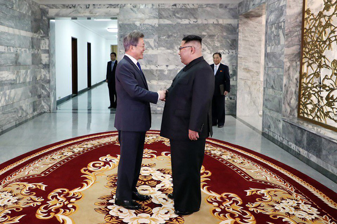 Tổng thống Moon Jae-in đã gặp lãnh đạo Triều Tiên Kim Jong-un lần 2 tại Bàn Môn Điếm Tổng thống Moon Jae-in đã gặp lãnh đạo Triều Tiên Kim Jong-un lần 2 tại Bàn Môn Điếm