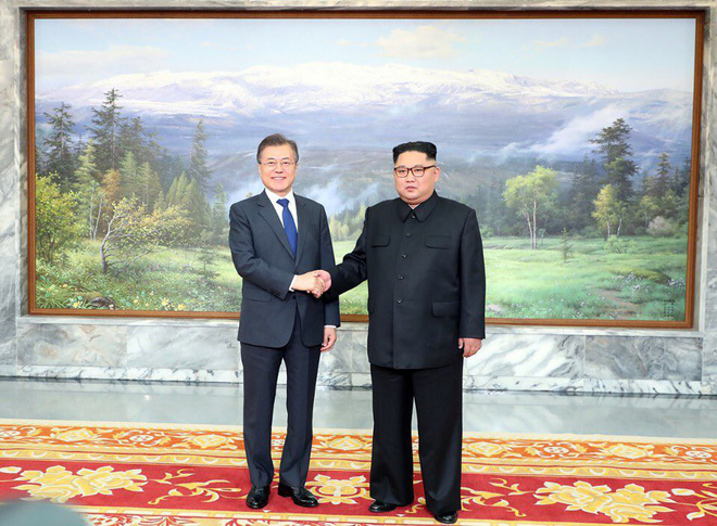 Tổng thống Moon Jae-in đã gặp lãnh đạo Triều Tiên Kim Jong-un lần 2 tại Bàn Môn Điếm Tổng thống Moon Jae-in đã gặp lãnh đạo Triều Tiên Kim Jong-un lần 2 tại Bàn Môn Điếm