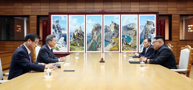 Tổng thống Moon Jae-in đã gặp lãnh đạo Triều Tiên Kim Jong-un lần 2 tại Bàn Môn Điếm Tổng thống Moon Jae-in đã gặp lãnh đạo Triều Tiên Kim Jong-un lần 2 tại Bàn Môn Điếm