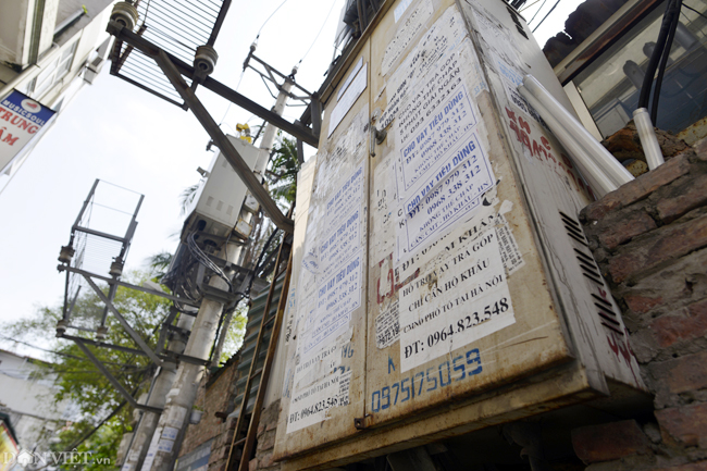 Quảng cáo tín dụng đen, rao vặt bủa vây phố phường Hà Nội