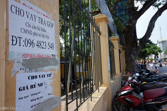 Quảng cáo tín dụng đen, rao vặt bủa vây phố phường Hà Nội