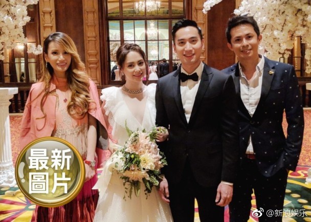 Tròn 10 năm tủi hờn vì scandal ảnh nóng, Chung Hân Đồng khóc như mưa trong hôn lễ đẹp như cổ tích của mình Tròn 10 năm tủi hờn vì scandal ảnh nóng, Chung Hân Đồng khóc như mưa trong hôn lễ đẹp như cổ tích của mình