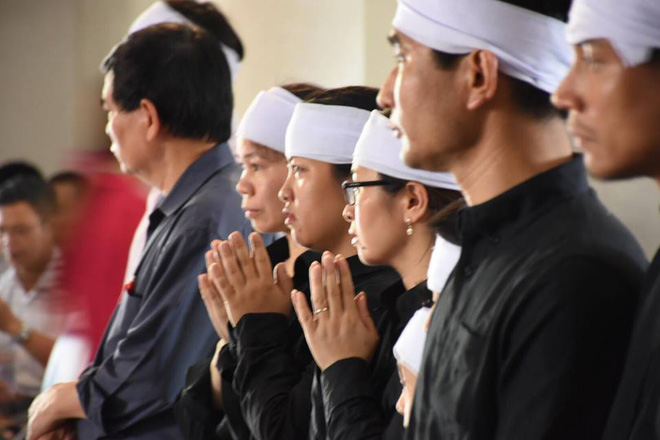 Đám tang đẫm nước mắt tiễn đưa thi hài lái tàu vụ tai nạn lật tàu ở Thanh Hóa về nơi an nghỉ cuối cùng