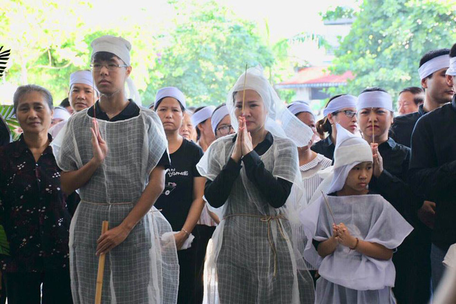 Đám tang đẫm nước mắt tiễn đưa thi hài lái tàu vụ tai nạn lật tàu ở Thanh Hóa về nơi an nghỉ cuối cùng Đám tang đẫm nước mắt tiễn đưa thi hài lái tàu vụ tai nạn lật tàu ở Thanh Hóa về nơi an nghỉ cuối cùng
