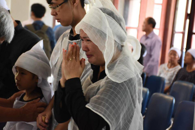 Đám tang đẫm nước mắt tiễn đưa thi hài lái tàu vụ tai nạn lật tàu ở Thanh Hóa về nơi an nghỉ cuối cùng Đám tang đẫm nước mắt tiễn đưa thi hài lái tàu vụ tai nạn lật tàu ở Thanh Hóa về nơi an nghỉ cuối cùng