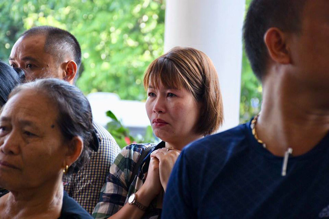 Đám tang đẫm nước mắt tiễn đưa thi hài lái tàu vụ tai nạn lật tàu ở Thanh Hóa về nơi an nghỉ cuối cùng