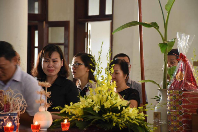 Đám tang đẫm nước mắt tiễn đưa thi hài lái tàu vụ tai nạn lật tàu ở Thanh Hóa về nơi an nghỉ cuối cùng Đám tang đẫm nước mắt tiễn đưa thi hài lái tàu vụ tai nạn lật tàu ở Thanh Hóa về nơi an nghỉ cuối cùng