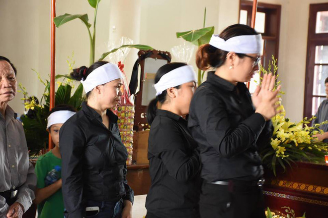 Đám tang đẫm nước mắt tiễn đưa thi hài lái tàu vụ tai nạn lật tàu ở Thanh Hóa về nơi an nghỉ cuối cùng Đám tang đẫm nước mắt tiễn đưa thi hài lái tàu vụ tai nạn lật tàu ở Thanh Hóa về nơi an nghỉ cuối cùng