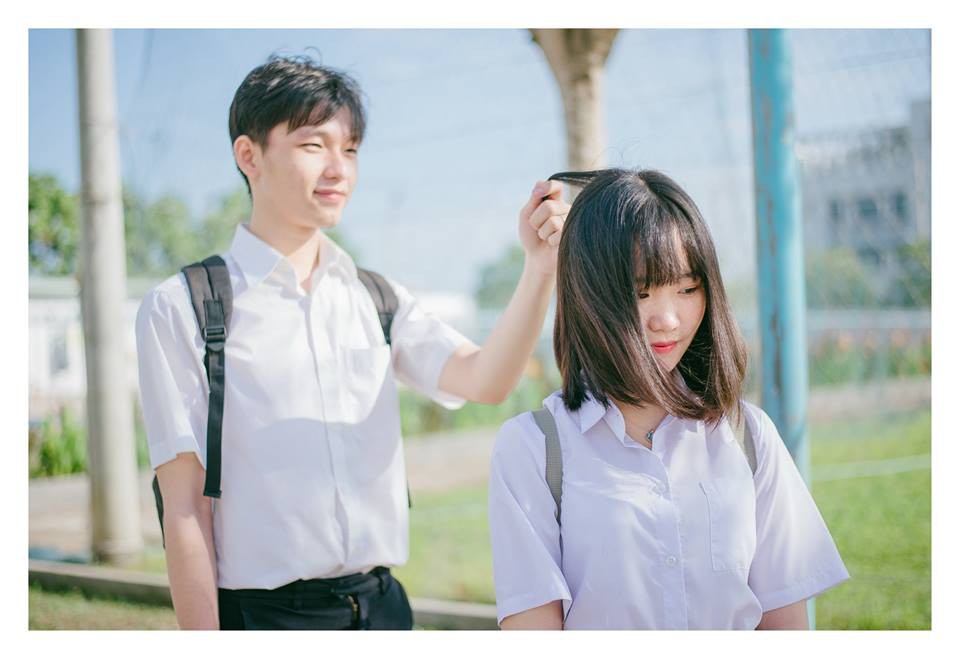 Hồi đi học, ai cũng trót cảm nắng một cậu bạn đeo kính và có nụ cười hiền thế này! Hồi đi học, ai cũng trót cảm nắng một cậu bạn đeo kính và có nụ cười hiền thế này!