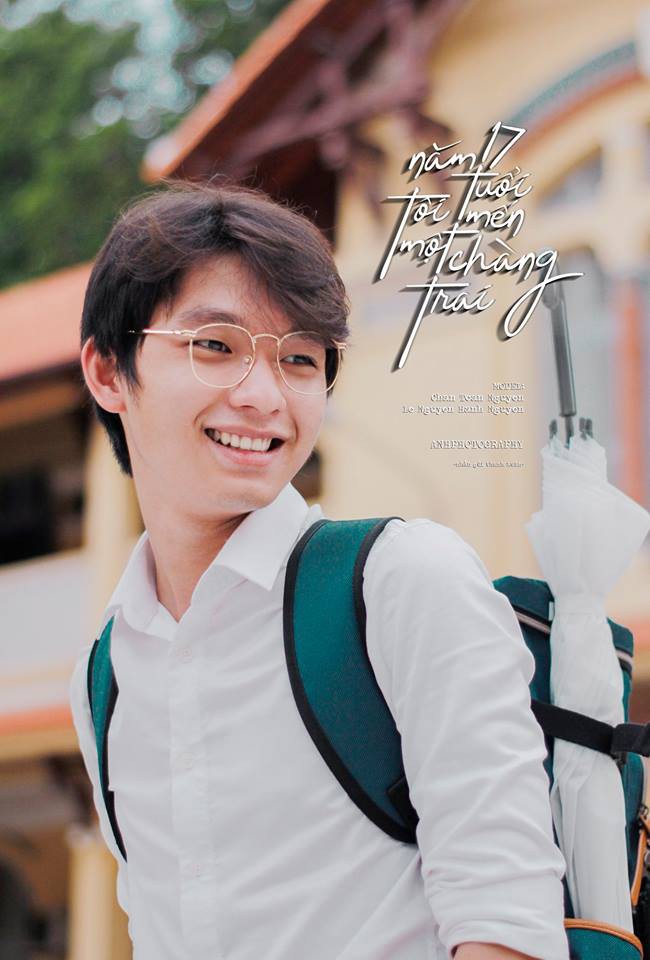 Hồi đi học, ai cũng trót cảm nắng một cậu bạn đeo kính và có nụ cười hiền thế này!