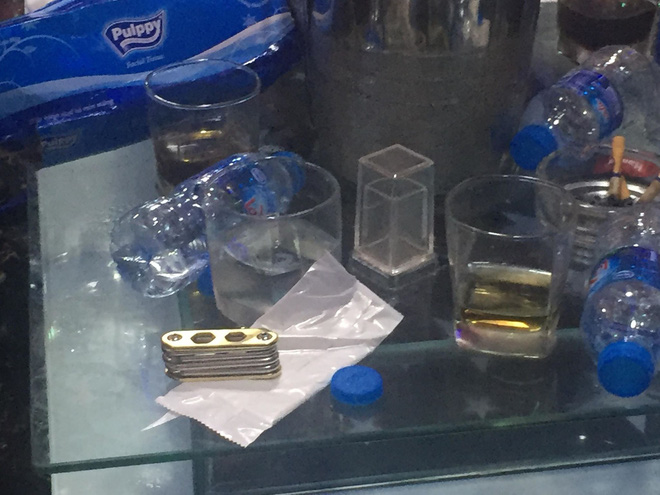 Phát hiện gần 100 nữ tiếp viên ăn mặc hở hang đang phục vụ khách trong nhà hàng, khách sạn ở trung tâm Sài Gòn