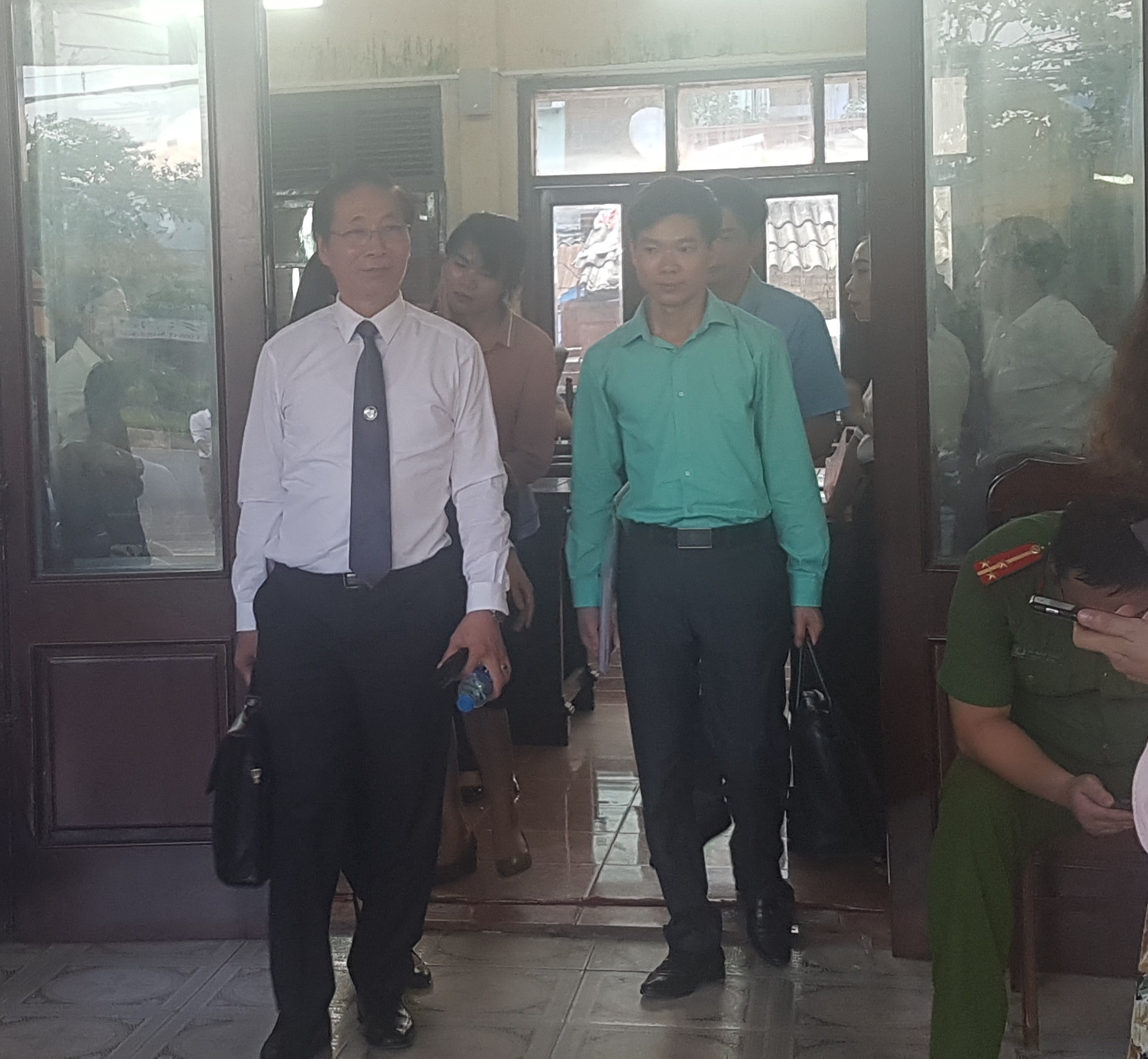 Những nguyên nhân khiến phiên tòa xét xử BS Hoàng Công Lương vắt qua 3 tuần lễ