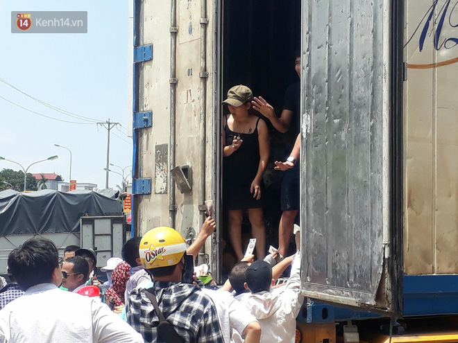 Bỏ tiền giải cứu 17 tấn sầu riêng giữa trưa hè Hà Nội, người mua thất vọng với chất lượng thực tế: Tài xế lên tiếng