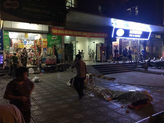 Hà Nội: Nam thanh niên bất ngờ lên tầng 32 chung cư nhảy xuống đất