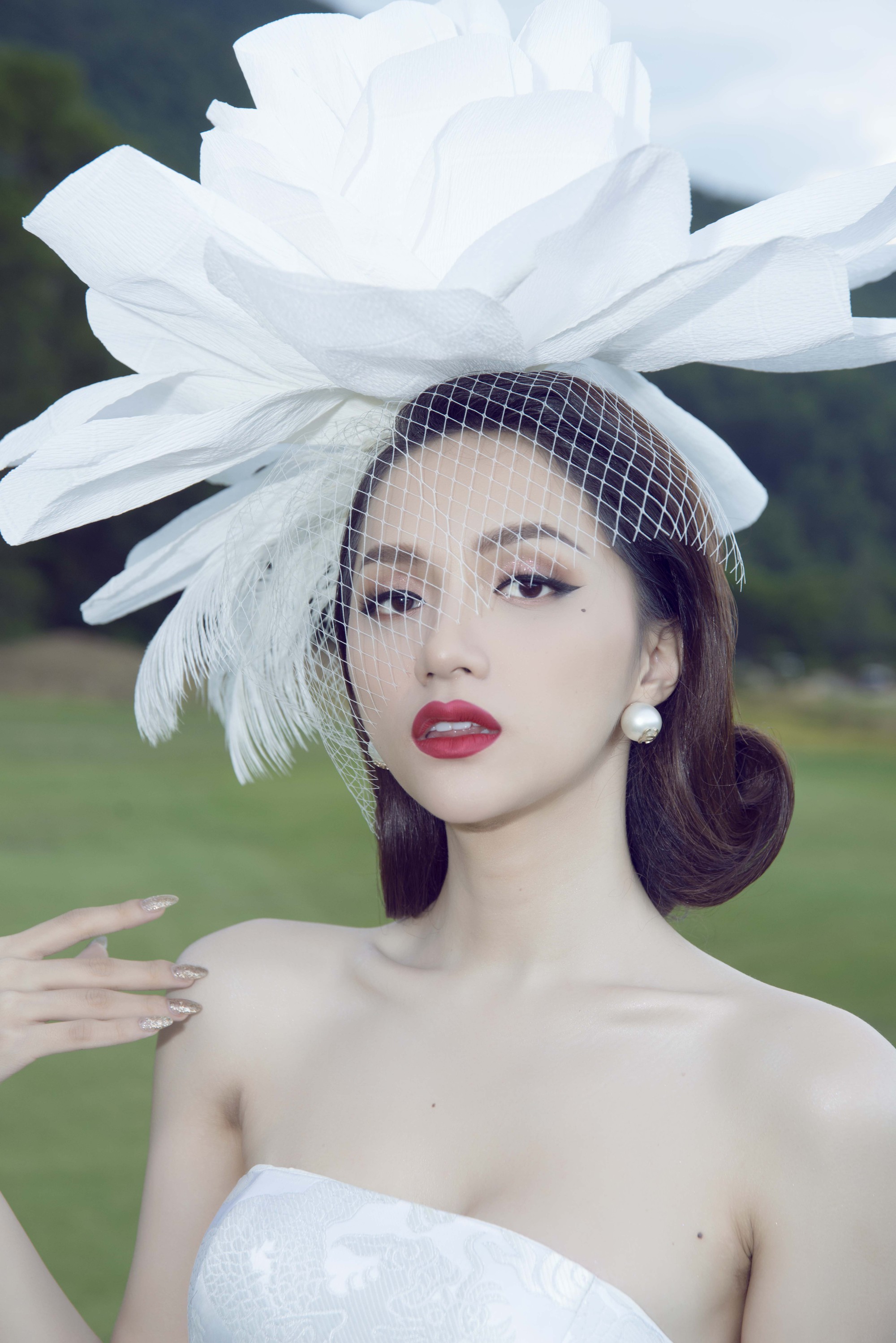 Tăng Thanh Hà mặc đơn giản vẫn sang chảnh đầy khí chất giữa dàn sao