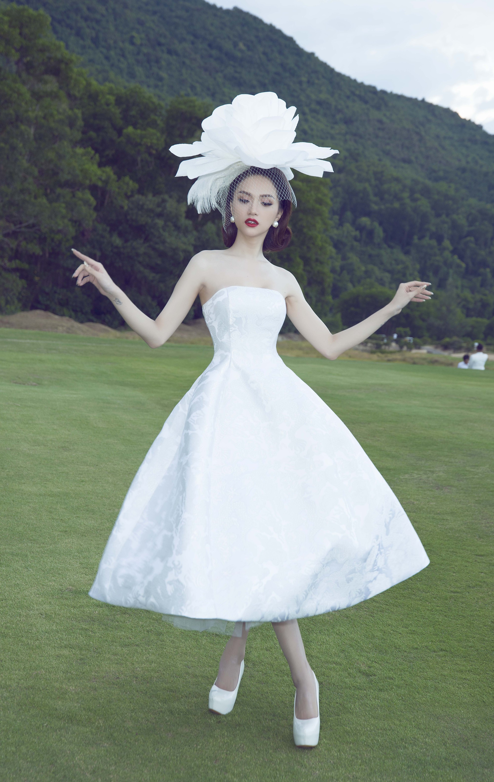 Tăng Thanh Hà mặc đơn giản vẫn sang chảnh đầy khí chất giữa dàn sao