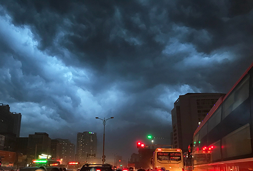 Ngày mai miền Bắc sẽ giảm mưa, nhiệt độ tăng