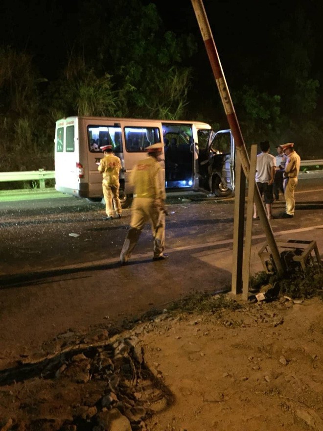 Xe khách đối đầu xe tải, nhiều người bị thương, hầm Hải Vân tắc cục bộ