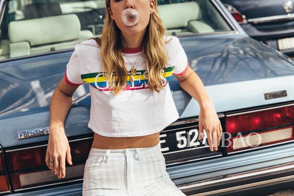 5 kiểu áo phông đang khiến các cô gái trẻ không tiếc tiền mua