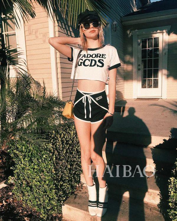 5 kiểu áo phông đang khiến các cô gái trẻ không tiếc tiền mua