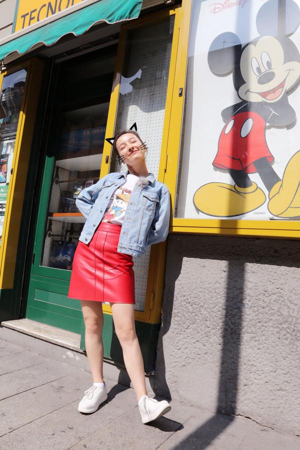 5 kiểu áo phông đang khiến các cô gái trẻ không tiếc tiền mua