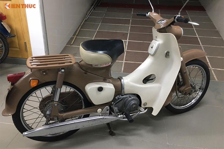 Xe máy Honda Super Cub đời đầu siêu hiếm tại Sài Gòn