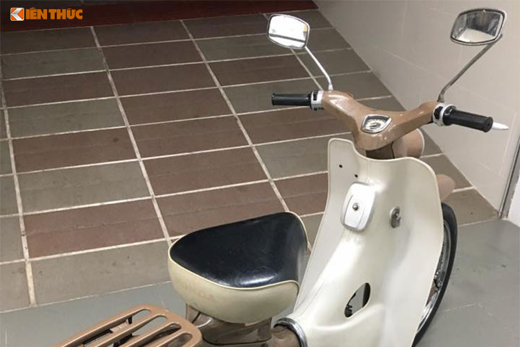 Xe máy Honda Super Cub đời đầu siêu hiếm tại Sài Gòn