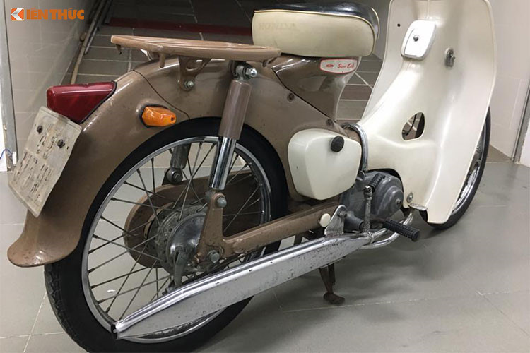Xe máy Honda Super Cub đời đầu siêu hiếm tại Sài Gòn