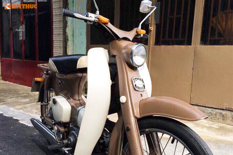 Xe máy Honda Super Cub đời đầu siêu hiếm tại Sài Gòn