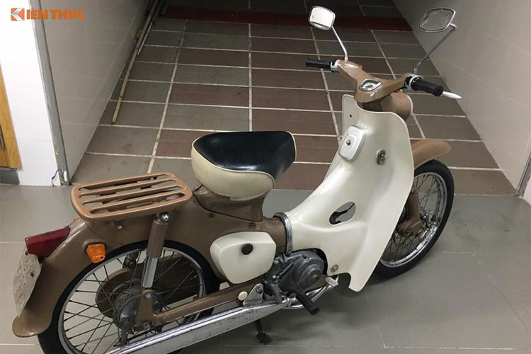 Xe máy Honda Super Cub đời đầu siêu hiếm tại Sài Gòn