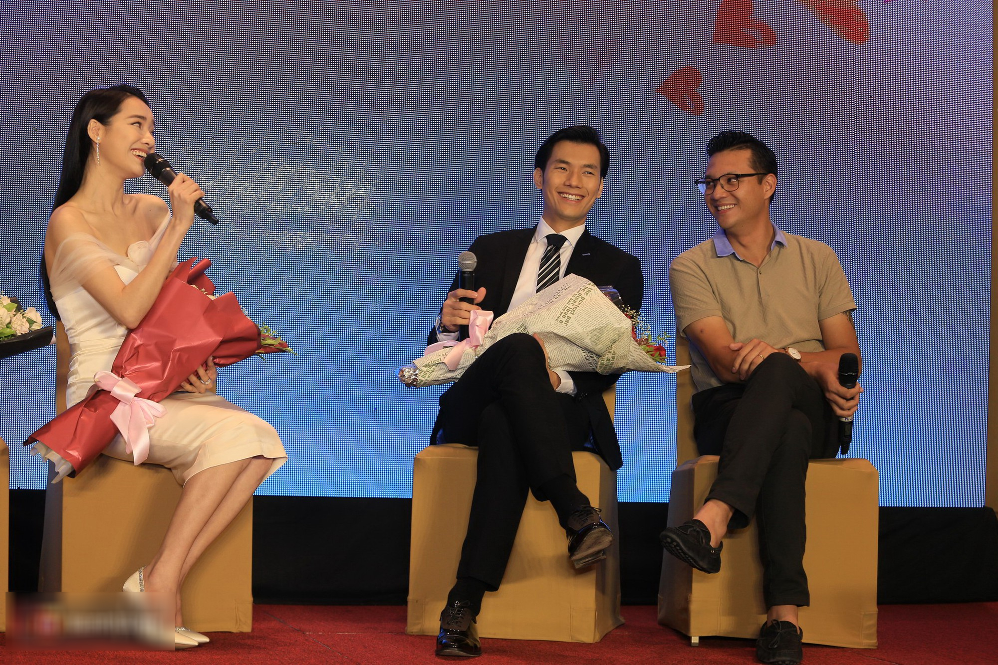 Liên tục bị hỏi về Nhã Phương, Nhan Phúc Vinh né tránh, dọa sẽ chặn số và không nói chuyện với bạn diễn