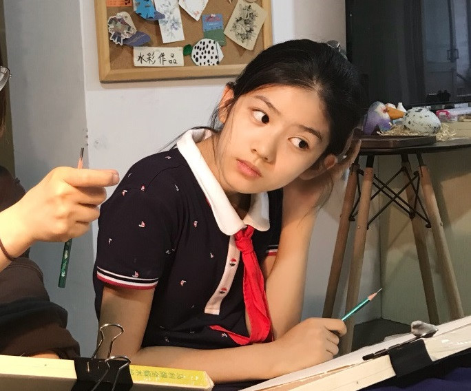 Cô bé 12 tuổi cao 1,60 m được ví như tiểu mỹ nhân Trung Quốc