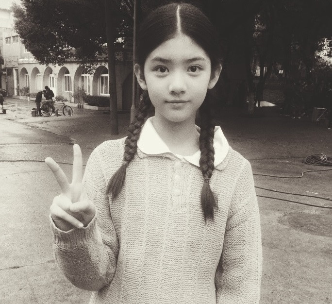 Cô bé 12 tuổi cao 1,60 m được ví như tiểu mỹ nhân Trung Quốc