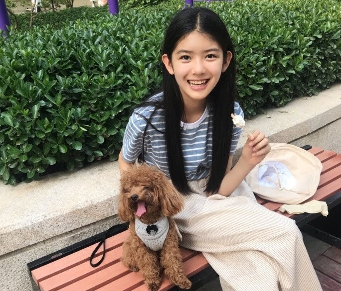 Cô bé 12 tuổi cao 1,60 m được ví như tiểu mỹ nhân Trung Quốc